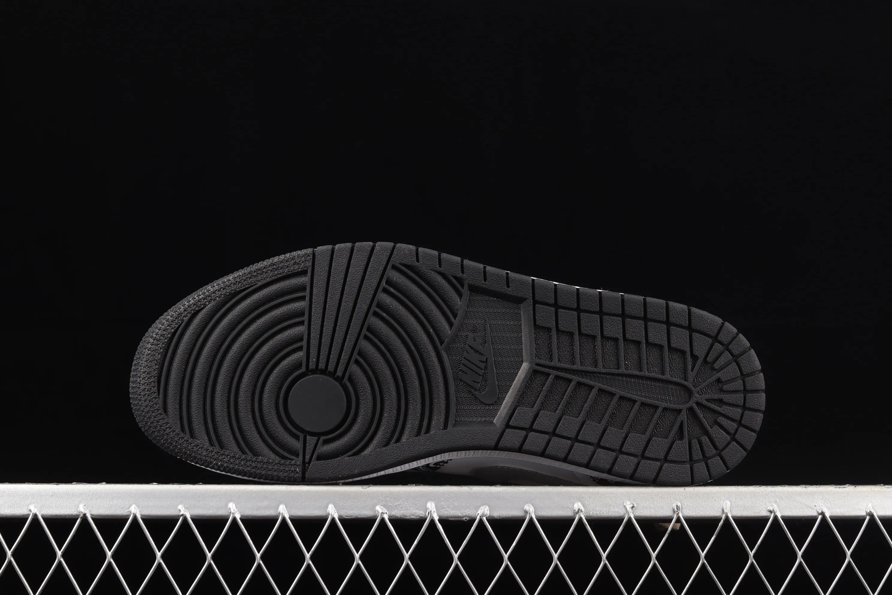 All categories Air Jordan Jordan series basketball shoes Air Jordan 1 Low Air Jordan 1 Low AJ1 Joe 1 painted hand-painted cashew flower low-top cultural basketball shoes 553558-040